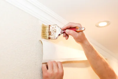 Pose de papier peint à Lée — revêtements muraux et toiles de verre